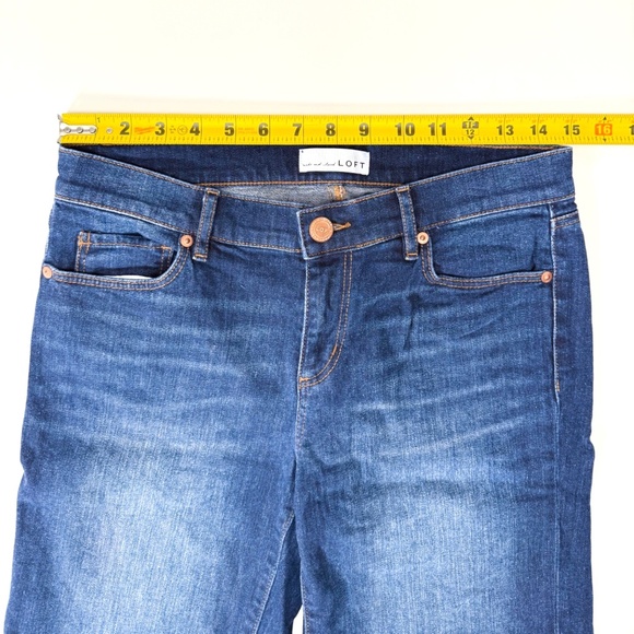👖 LOFT Dark Blue Wash Jean Shorts – Size 4 / 27" – 10" Inseam – Retail: $60 - Picture 4 of 13